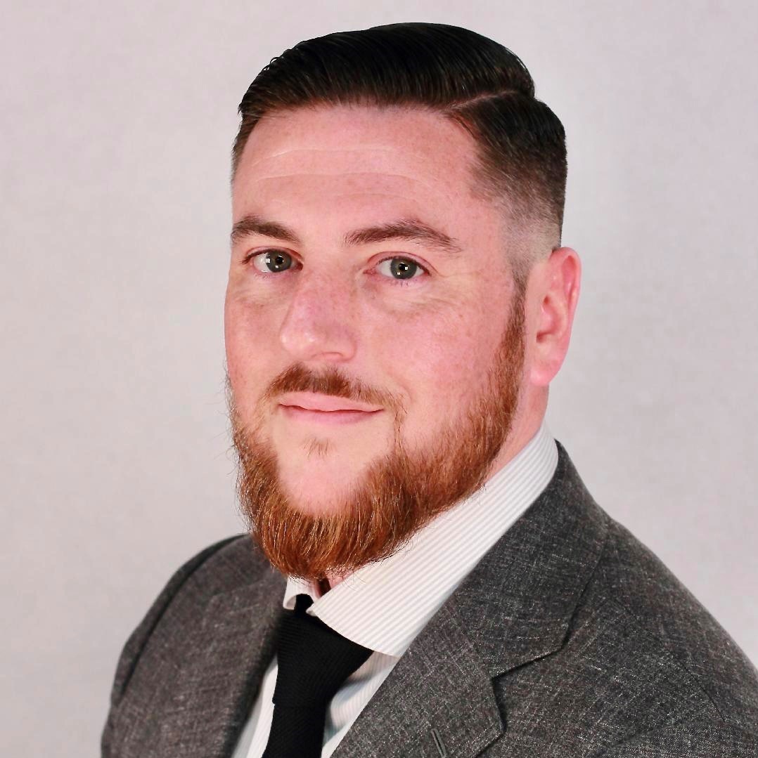 alexander-lutton-manroland-goss-square alex lutton headshot wearing suit